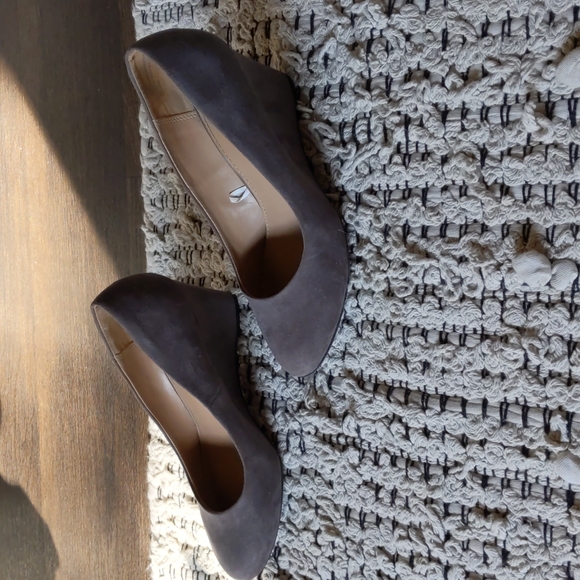 Grey suede wedge heels - Picture 2 of 4